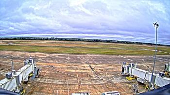Weather camera view of Lake Charles Rgnl Arpt terminal bldg.
