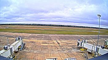 Weather camera view of Lake Charles Rgnl Arpt terminal bldg.