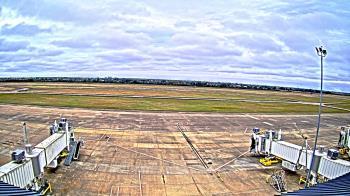 Weather camera view of Lake Charles Rgnl Arpt terminal bldg.