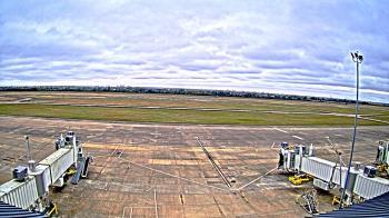 Weather camera view of Lake Charles Rgnl Arpt terminal bldg.