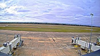 Weather camera view of Lake Charles Rgnl Arpt terminal bldg.