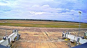 Weather camera view of Lake Charles Rgnl Arpt terminal bldg.