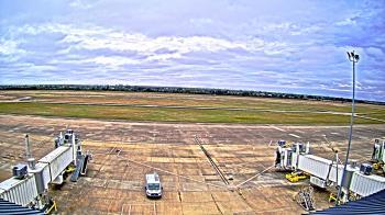 Weather camera view of Lake Charles Rgnl Arpt terminal bldg.