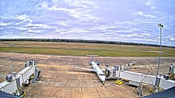 Weather camera view of Lake Charles Rgnl Arpt terminal bldg.