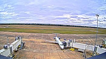 Weather camera view of Lake Charles Rgnl Arpt terminal bldg.