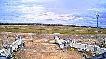 Weather camera view of Lake Charles Rgnl Arpt terminal bldg.