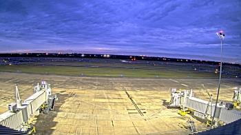 Weather camera view of Lake Charles Rgnl Arpt terminal bldg.