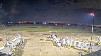 Weather camera view of Lake Charles Rgnl Arpt terminal bldg.