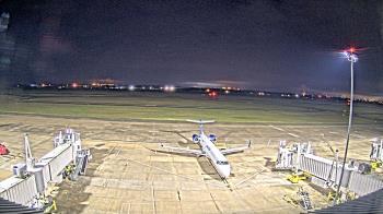 Weather camera view of Lake Charles Rgnl Arpt terminal bldg.