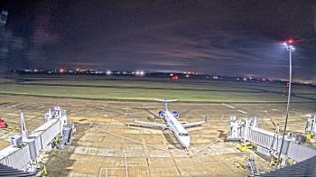 Weather camera view of Lake Charles Rgnl Arpt terminal bldg.