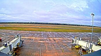 Weather camera view of Lake Charles Rgnl Arpt terminal bldg.
