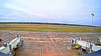 Weather camera view of Lake Charles Rgnl Arpt terminal bldg.