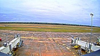 Weather camera view of Lake Charles Rgnl Arpt terminal bldg.