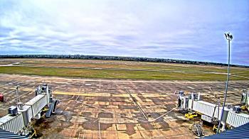 Weather camera view of Lake Charles Rgnl Arpt terminal bldg.