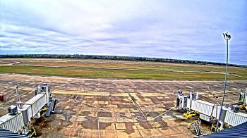 Weather camera view of Lake Charles Rgnl Arpt terminal bldg.
