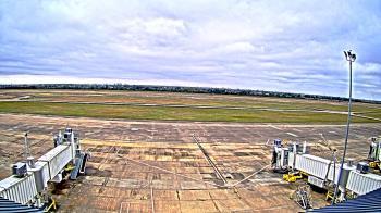 Weather camera view of Lake Charles Rgnl Arpt terminal bldg.