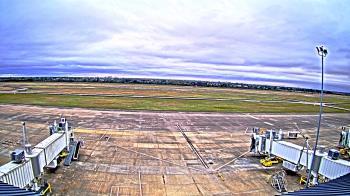 Weather camera view of Lake Charles Rgnl Arpt terminal bldg.