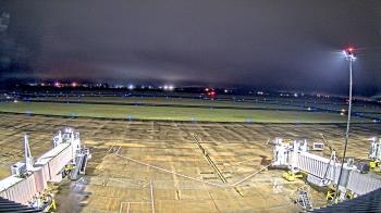 Weather camera view of Lake Charles Rgnl Arpt terminal bldg.