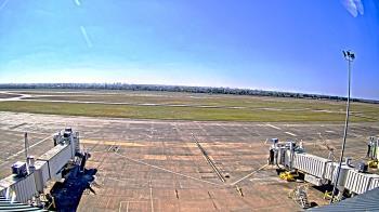 Weather camera view of Lake Charles Rgnl Arpt terminal bldg.