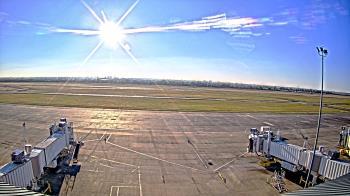 Weather camera view of Lake Charles Rgnl Arpt terminal bldg.