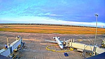 Weather camera view of Lake Charles Rgnl Arpt terminal bldg.