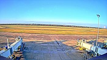 Weather camera view of Lake Charles Rgnl Arpt terminal bldg.