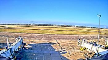 Weather camera view of Lake Charles Rgnl Arpt terminal bldg.