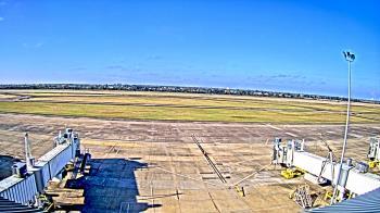 Weather camera view of Lake Charles Rgnl Arpt terminal bldg.