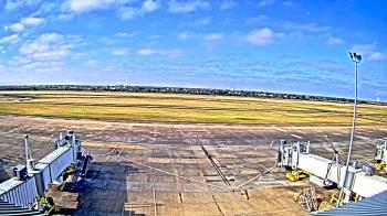 Weather camera view of Lake Charles Rgnl Arpt terminal bldg.