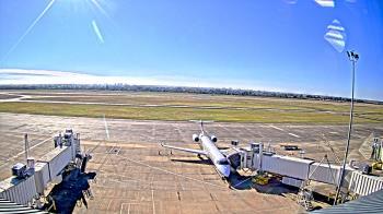 Weather camera view of Lake Charles Rgnl Arpt terminal bldg.