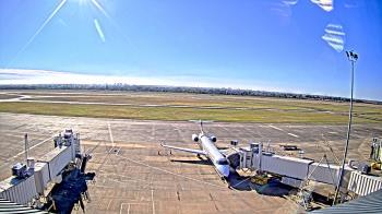 Weather camera view of Lake Charles Rgnl Arpt terminal bldg.