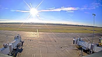 Weather camera view of Lake Charles Rgnl Arpt terminal bldg.