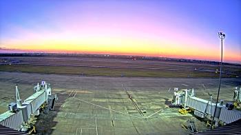 Weather camera view of Lake Charles Rgnl Arpt terminal bldg.