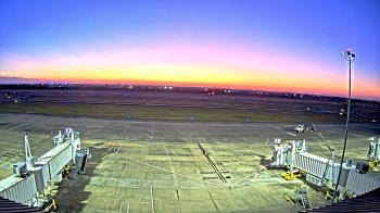 Weather camera view of Lake Charles Rgnl Arpt terminal bldg.