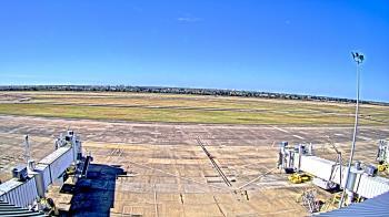 Weather camera view of Lake Charles Rgnl Arpt terminal bldg.