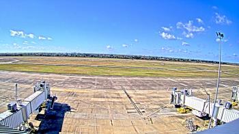 Weather camera view of Lake Charles Rgnl Arpt terminal bldg.