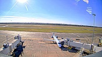 Weather camera view of Lake Charles Rgnl Arpt terminal bldg.