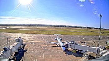 Weather camera view of Lake Charles Rgnl Arpt terminal bldg.