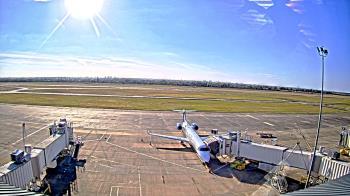 Weather camera view of Lake Charles Rgnl Arpt terminal bldg.