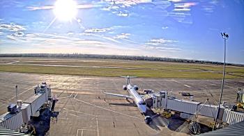 Weather camera view of Lake Charles Rgnl Arpt terminal bldg.