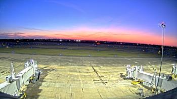 Weather camera view of Lake Charles Rgnl Arpt terminal bldg.
