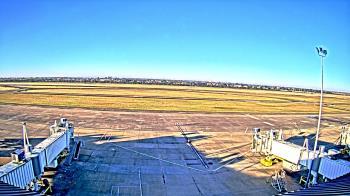 Weather camera view of Lake Charles Rgnl Arpt terminal bldg.