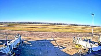 Weather camera view of Lake Charles Rgnl Arpt terminal bldg.