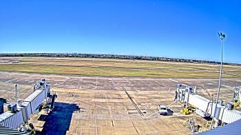 Weather camera view of Lake Charles Rgnl Arpt terminal bldg.