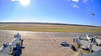Weather camera view of Lake Charles Rgnl Arpt terminal bldg.