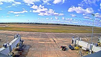 Weather camera view of Lake Charles Rgnl Arpt terminal bldg.