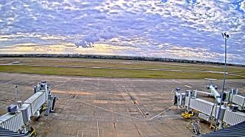 Weather camera view of Lake Charles Rgnl Arpt terminal bldg.