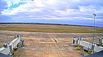 Weather camera view of Lake Charles Rgnl Arpt terminal bldg.