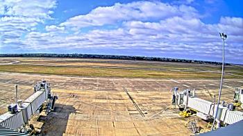 Weather camera view of Lake Charles Rgnl Arpt terminal bldg.
