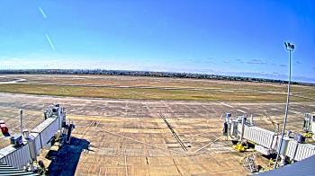 Weather camera view of Lake Charles Rgnl Arpt terminal bldg.